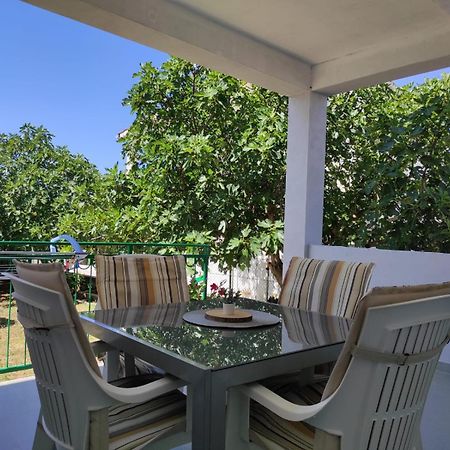Apartment With Terrace And Garden Пировац Экстерьер фото