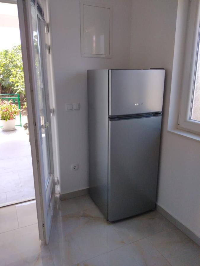 Apartment With Terrace And Garden Пировац Экстерьер фото