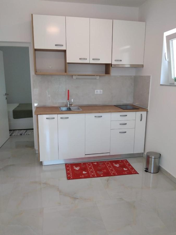 Apartment With Terrace And Garden Пировац Экстерьер фото