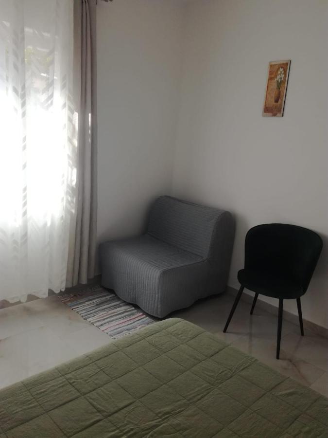Apartment With Terrace And Garden Пировац Экстерьер фото