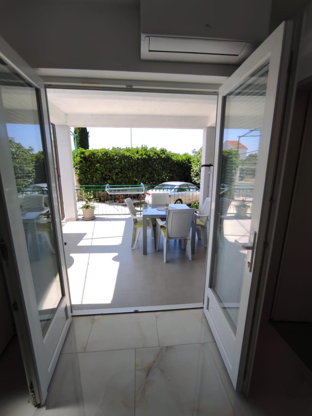 Apartment With Terrace And Garden Пировац Экстерьер фото