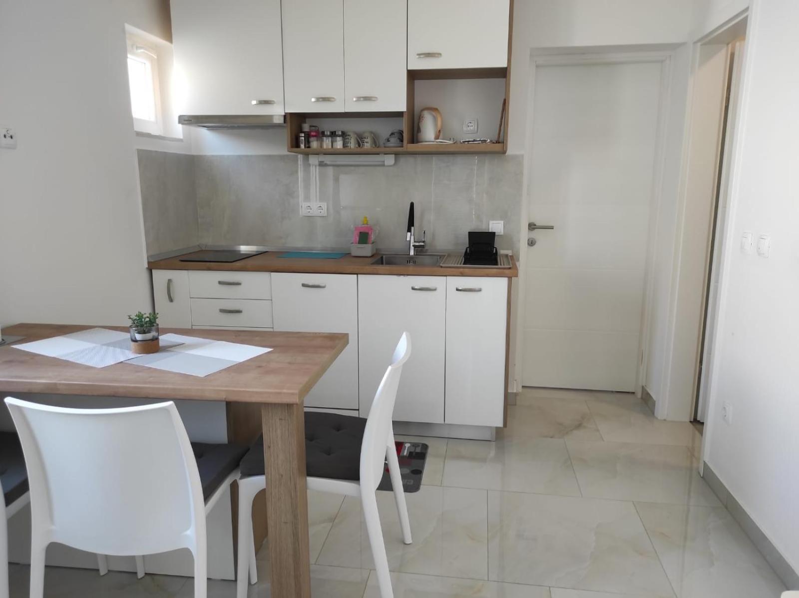Apartment With Terrace And Garden Пировац Экстерьер фото