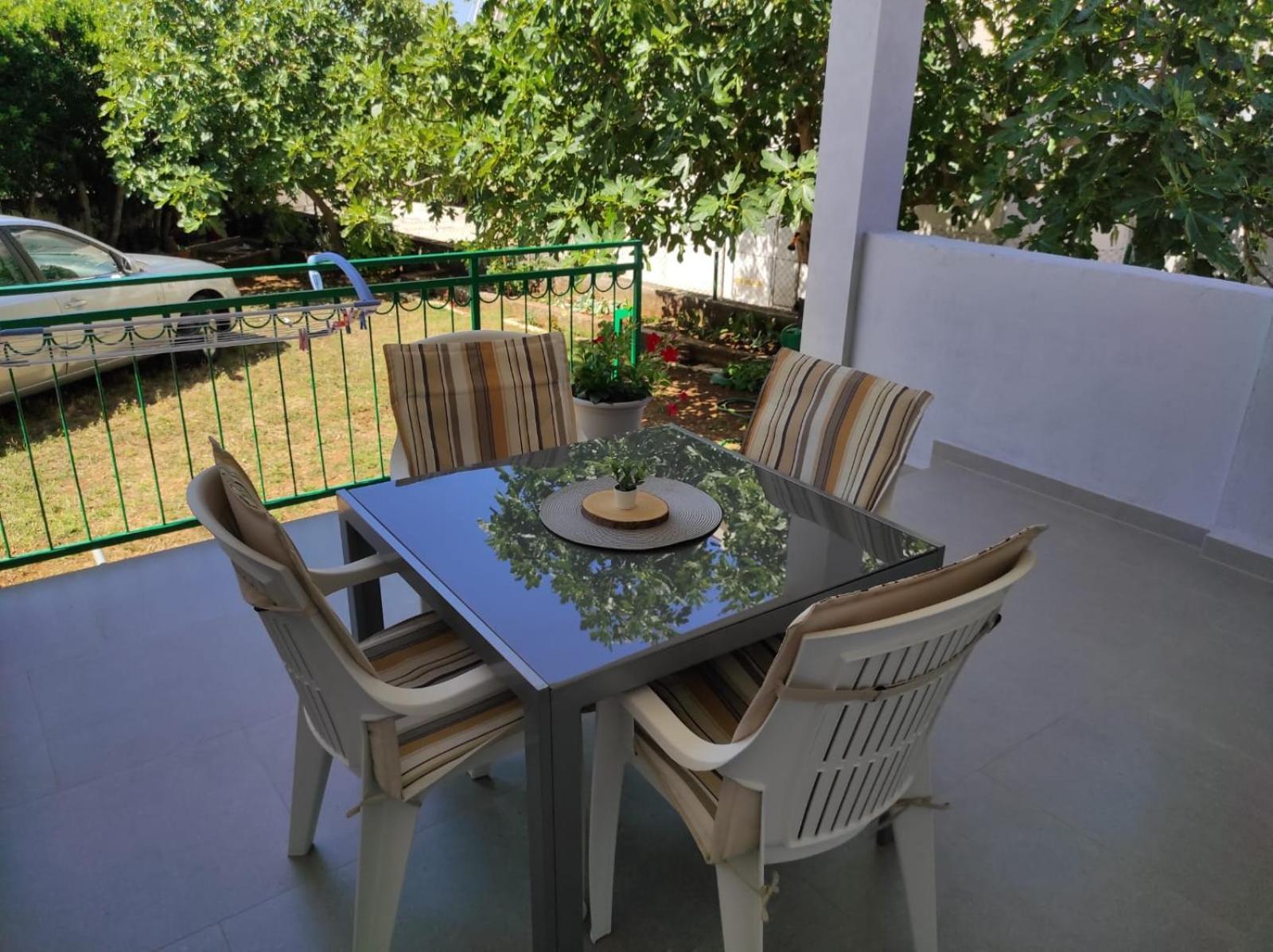 Apartment With Terrace And Garden Пировац Экстерьер фото