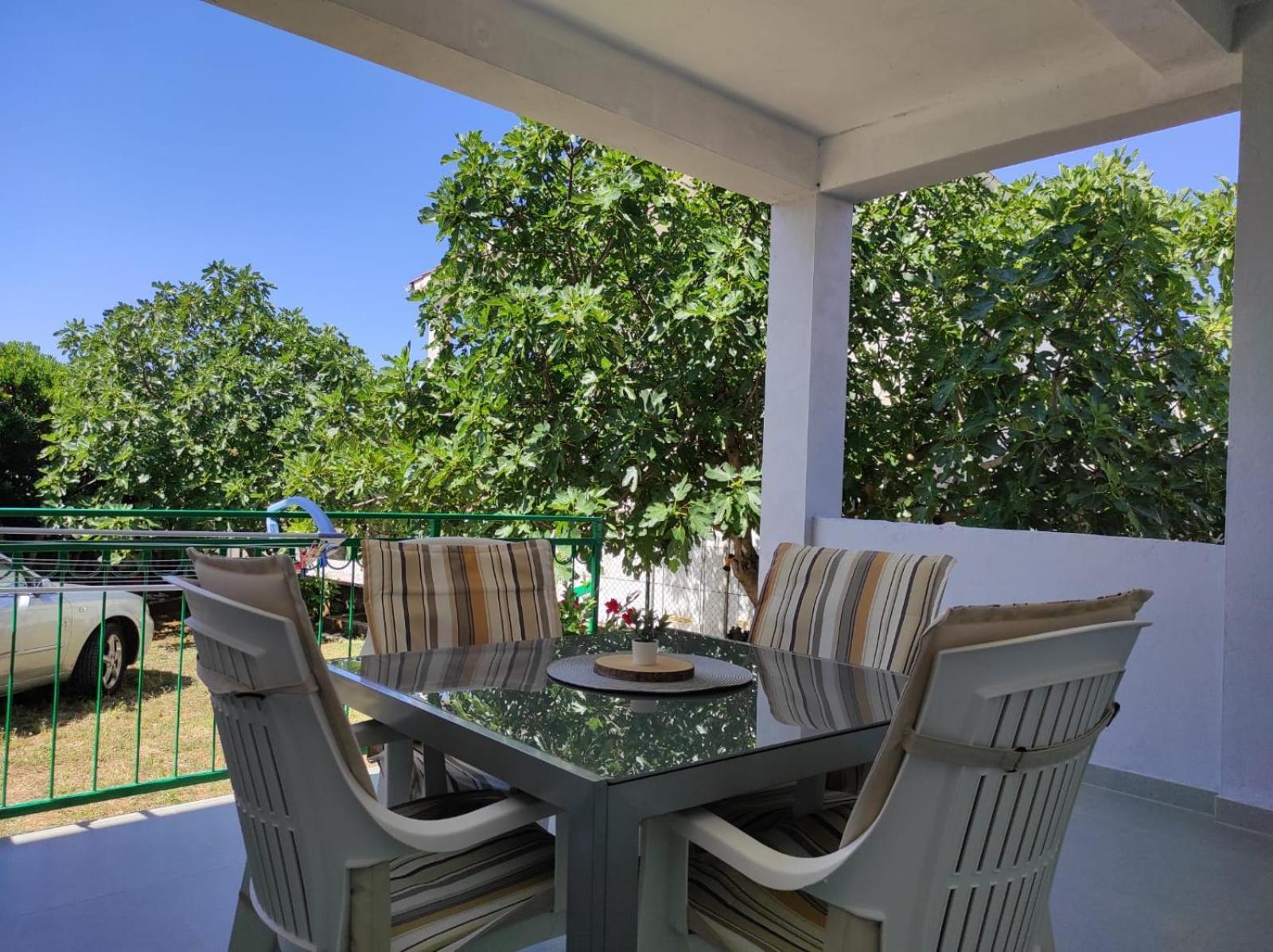 Apartment With Terrace And Garden Пировац Экстерьер фото